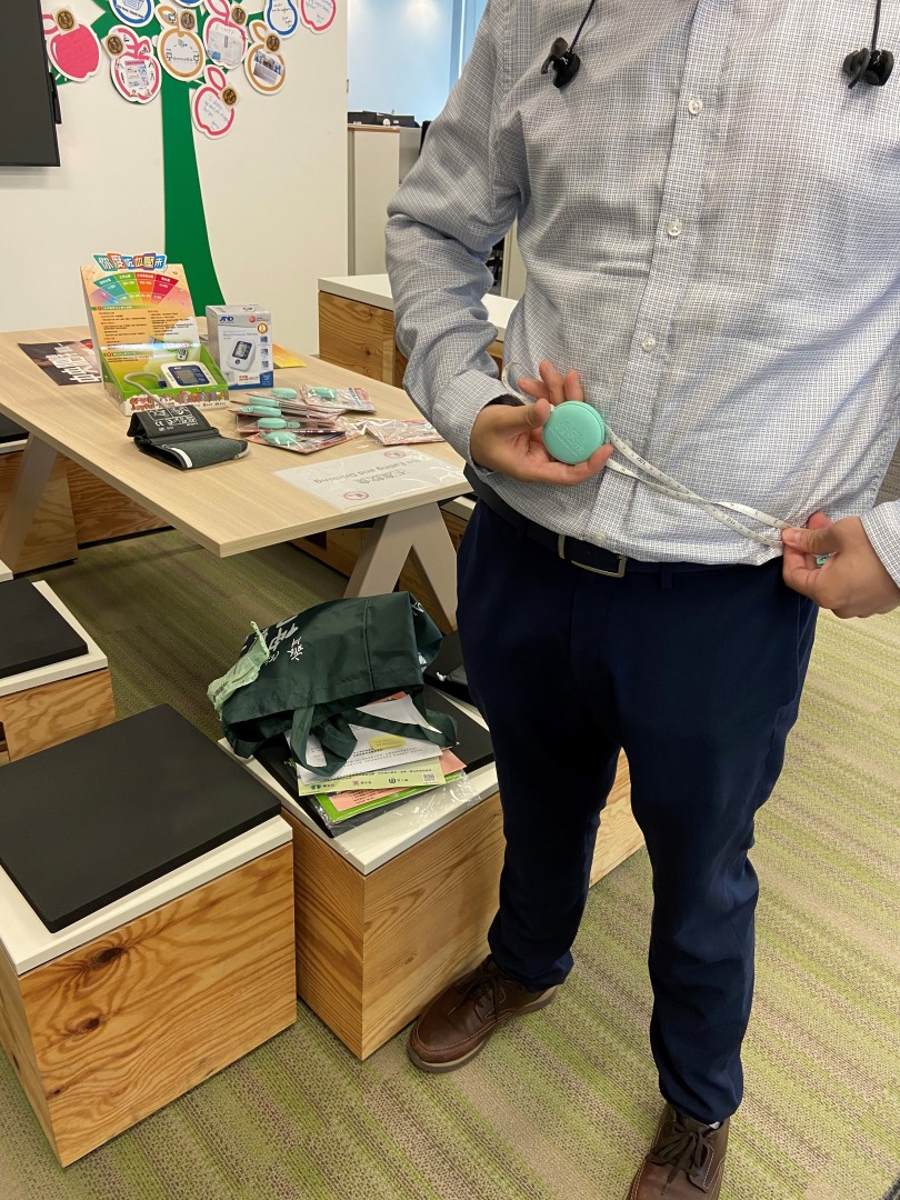 Photos of using health check-up kit by organization