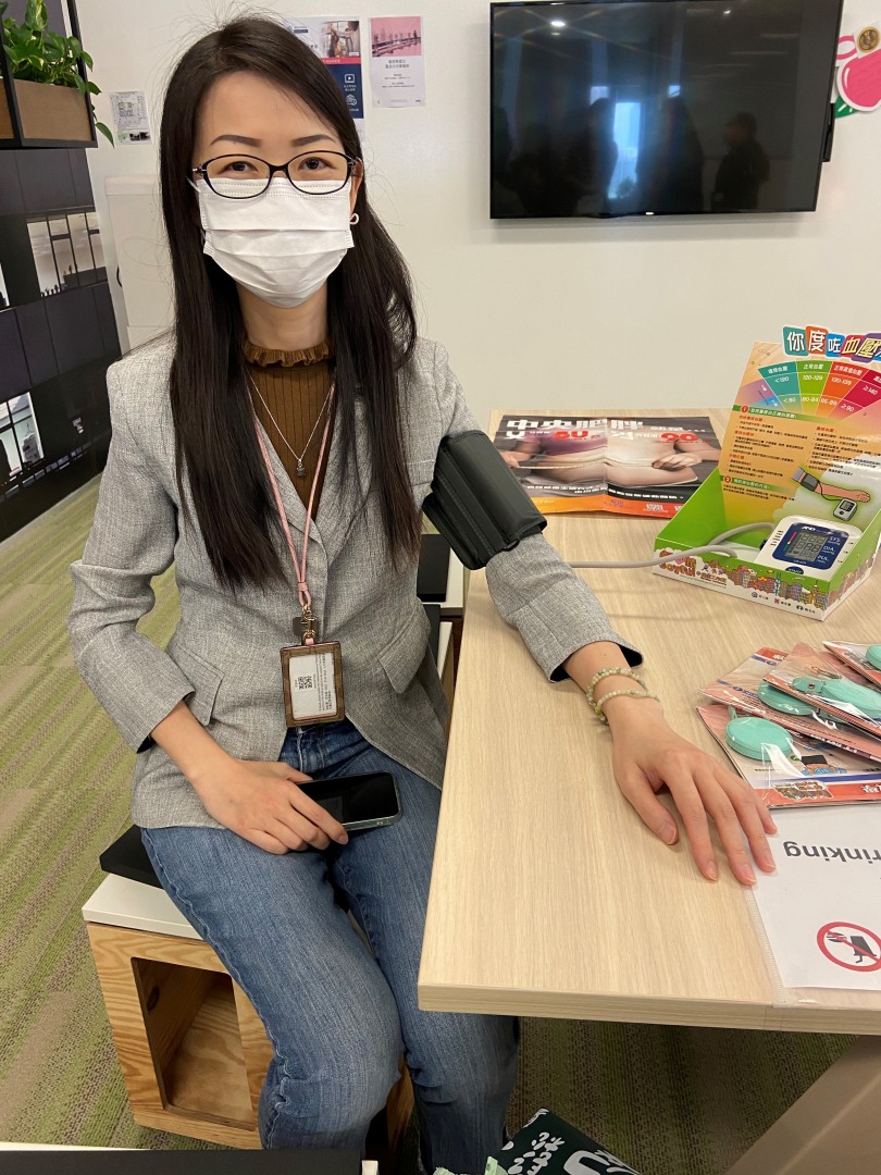 Photos of using health check-up kit by organization