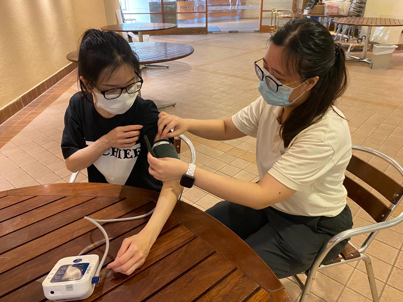 Photos of using health check-up kit by organization